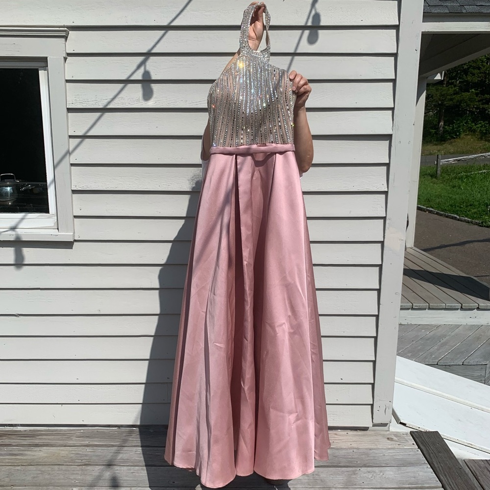 Beautiful Xscape ball gown - Picture 1 of 8